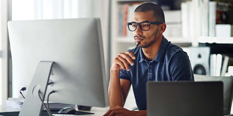 man learning about real estate syndication